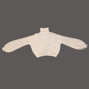 By egreis brand White turtleneck